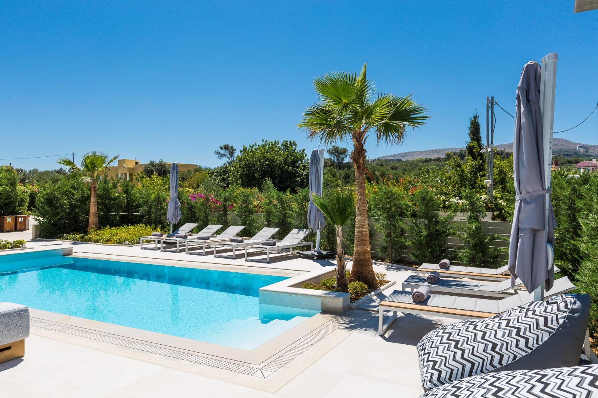 Vasilios Villa, With Pool, Gym & Close To Beach, By Thinkvilla Loutra  Ngoại thất bức ảnh