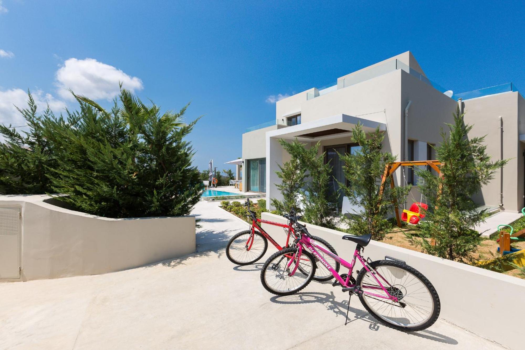 Vasilios Villa, With Pool, Gym & Close To Beach, By Thinkvilla Loutra  Ngoại thất bức ảnh