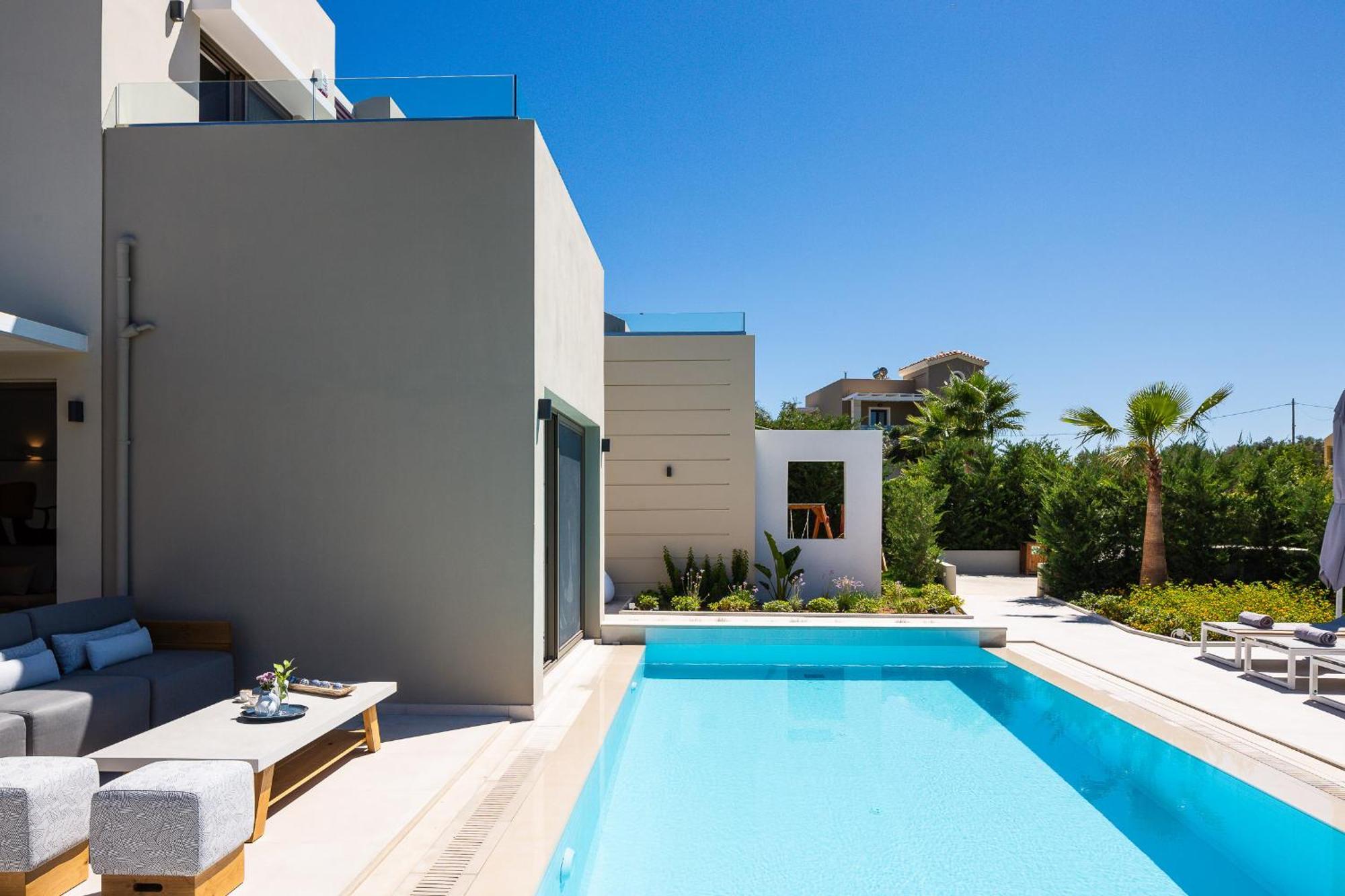 Vasilios Villa, With Pool, Gym & Close To Beach, By Thinkvilla Loutra  Ngoại thất bức ảnh