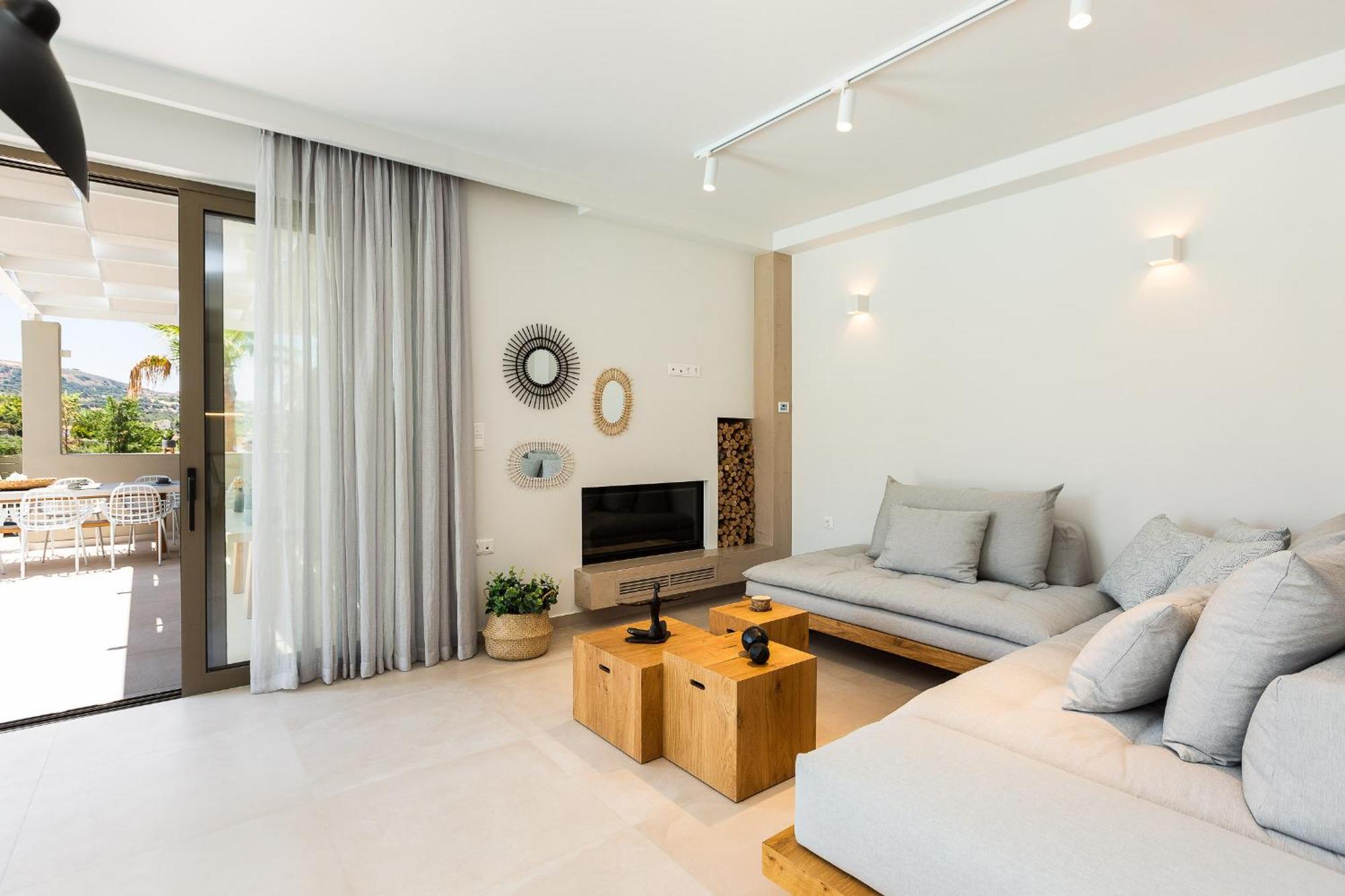 Vasilios Villa, With Pool, Gym & Close To Beach, By Thinkvilla Loutra  Ngoại thất bức ảnh