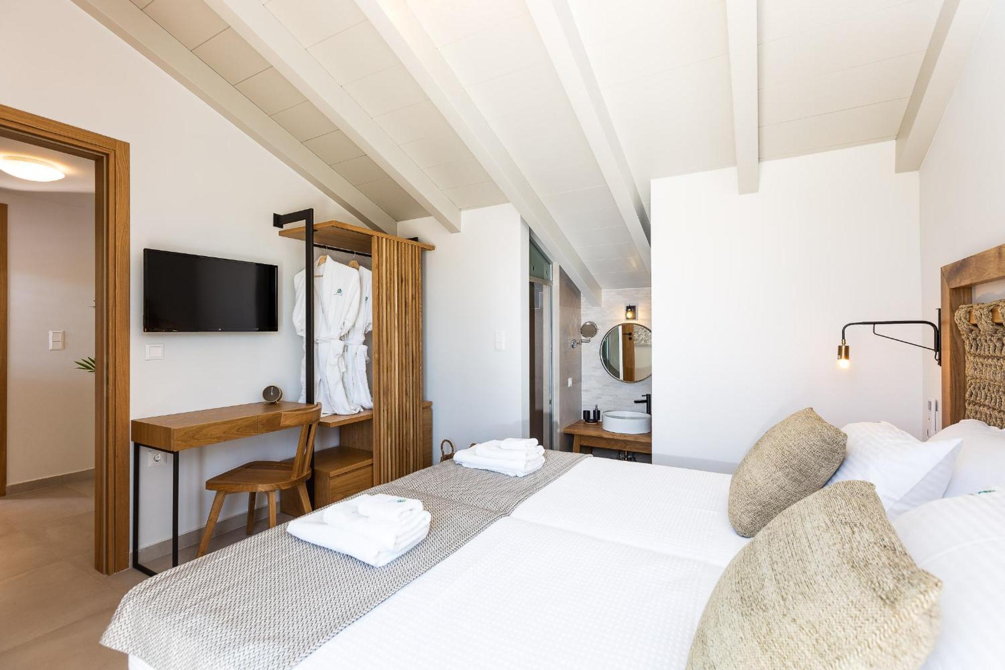 Vasilios Villa, With Pool, Gym & Close To Beach, By Thinkvilla Loutra  Ngoại thất bức ảnh