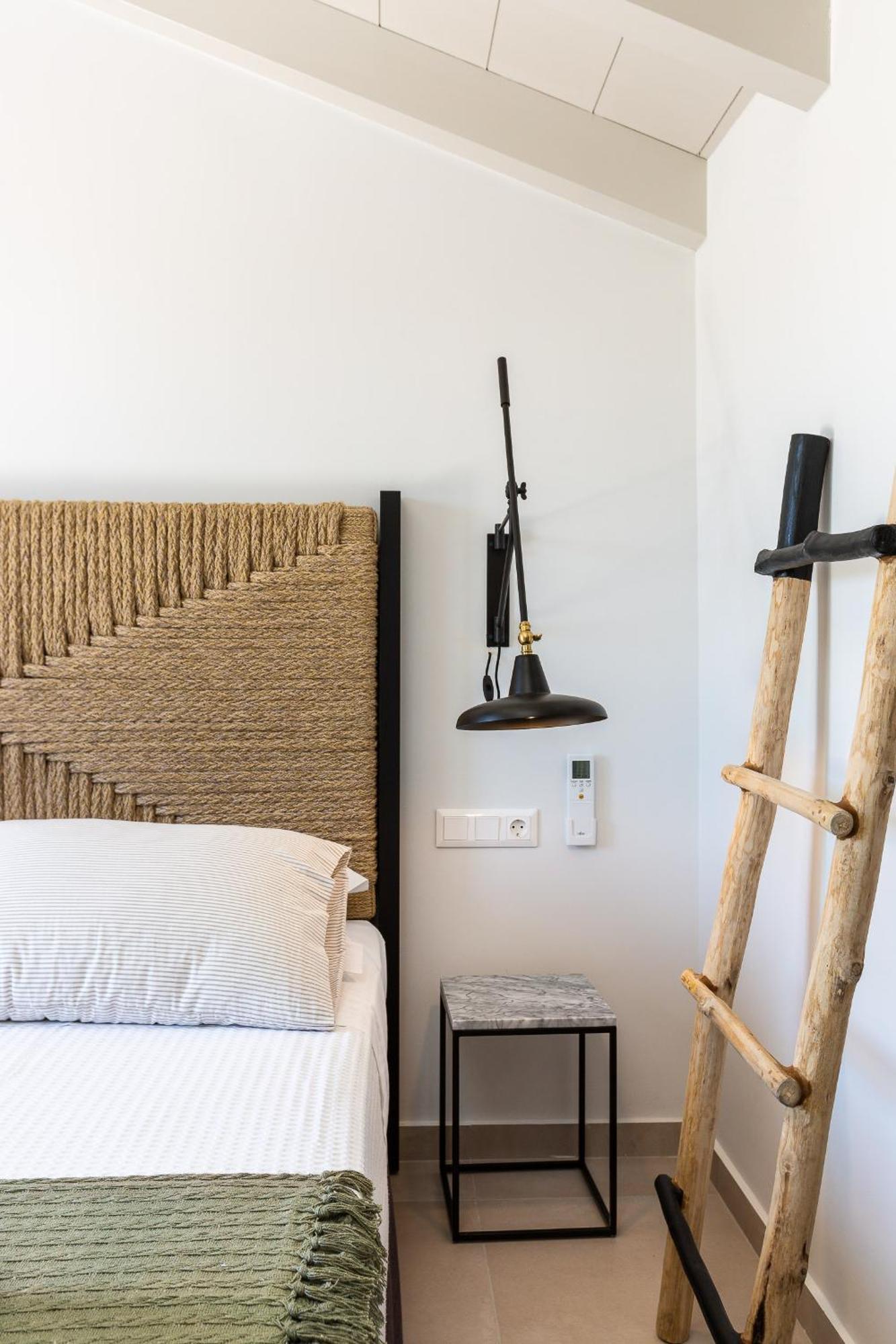 Vasilios Villa, With Pool, Gym & Close To Beach, By Thinkvilla Loutra  Ngoại thất bức ảnh
