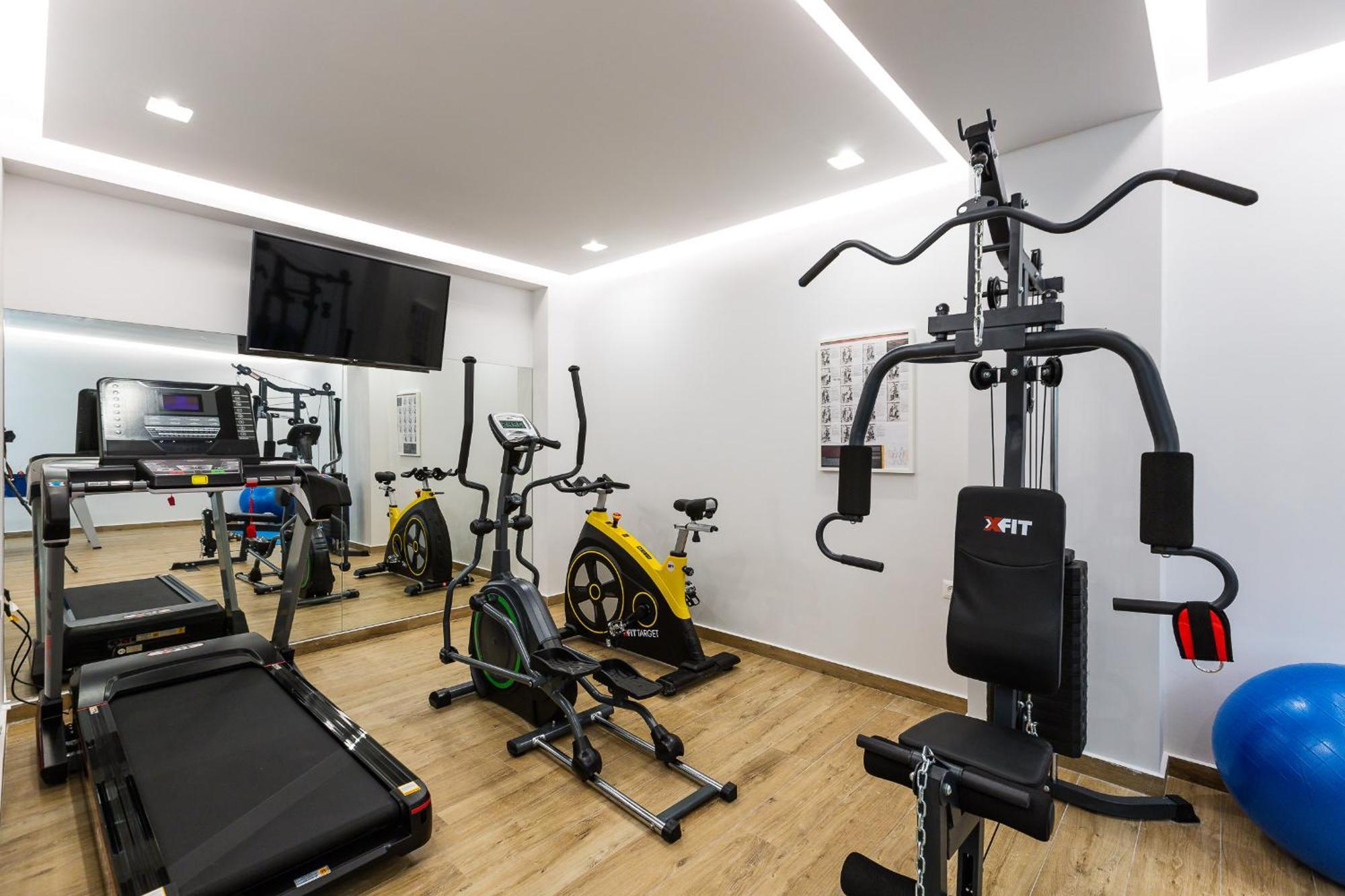 Vasilios Villa, With Pool, Gym & Close To Beach, By Thinkvilla Loutra  Ngoại thất bức ảnh