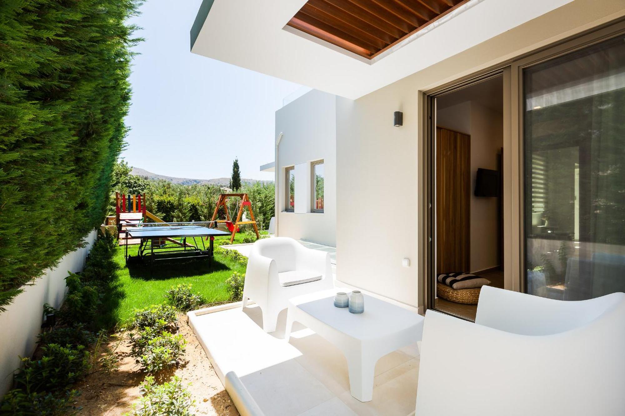 Vasilios Villa, With Pool, Gym & Close To Beach, By Thinkvilla Loutra  Ngoại thất bức ảnh