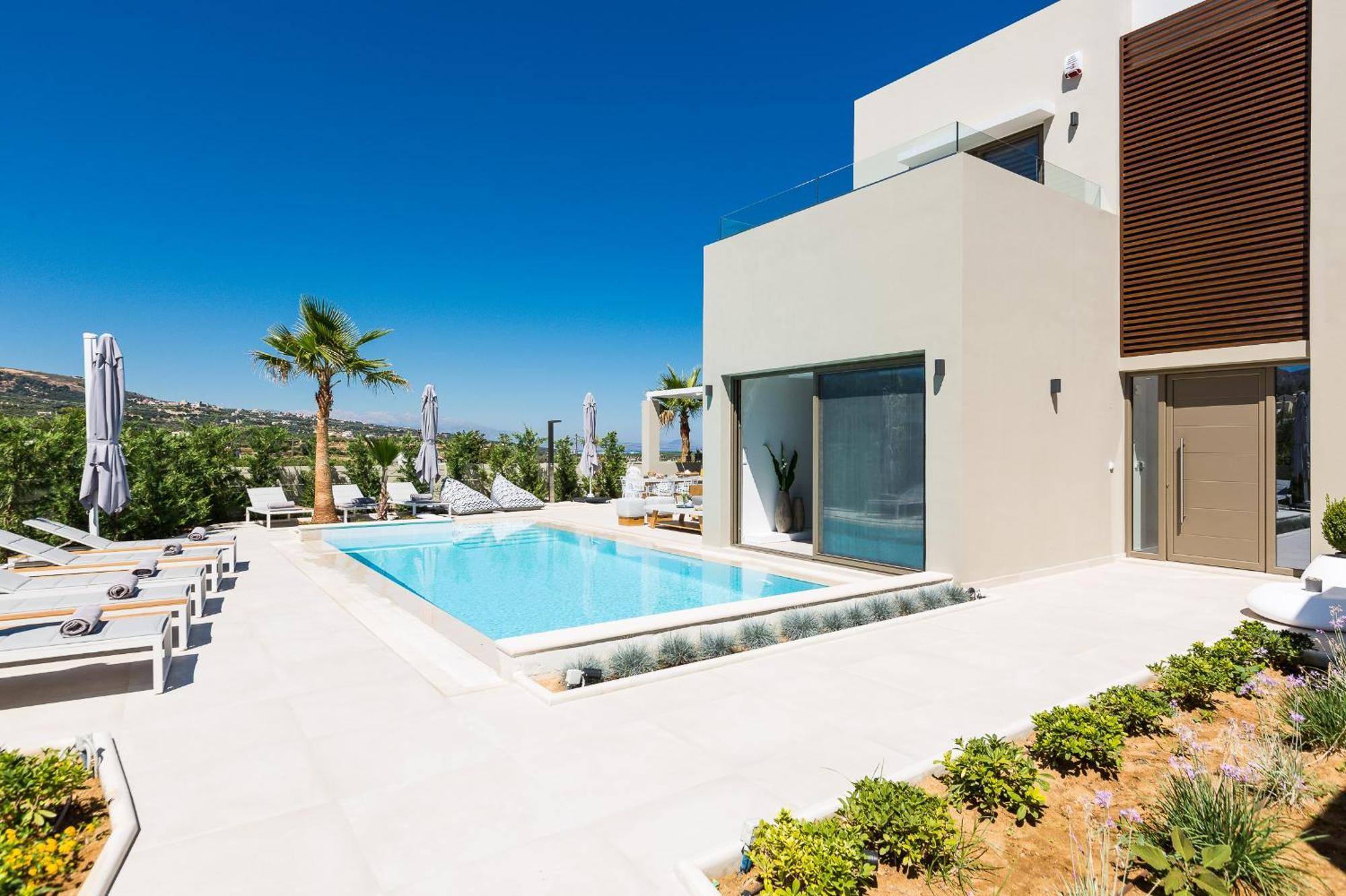 Vasilios Villa, With Pool, Gym & Close To Beach, By Thinkvilla Loutra  Ngoại thất bức ảnh