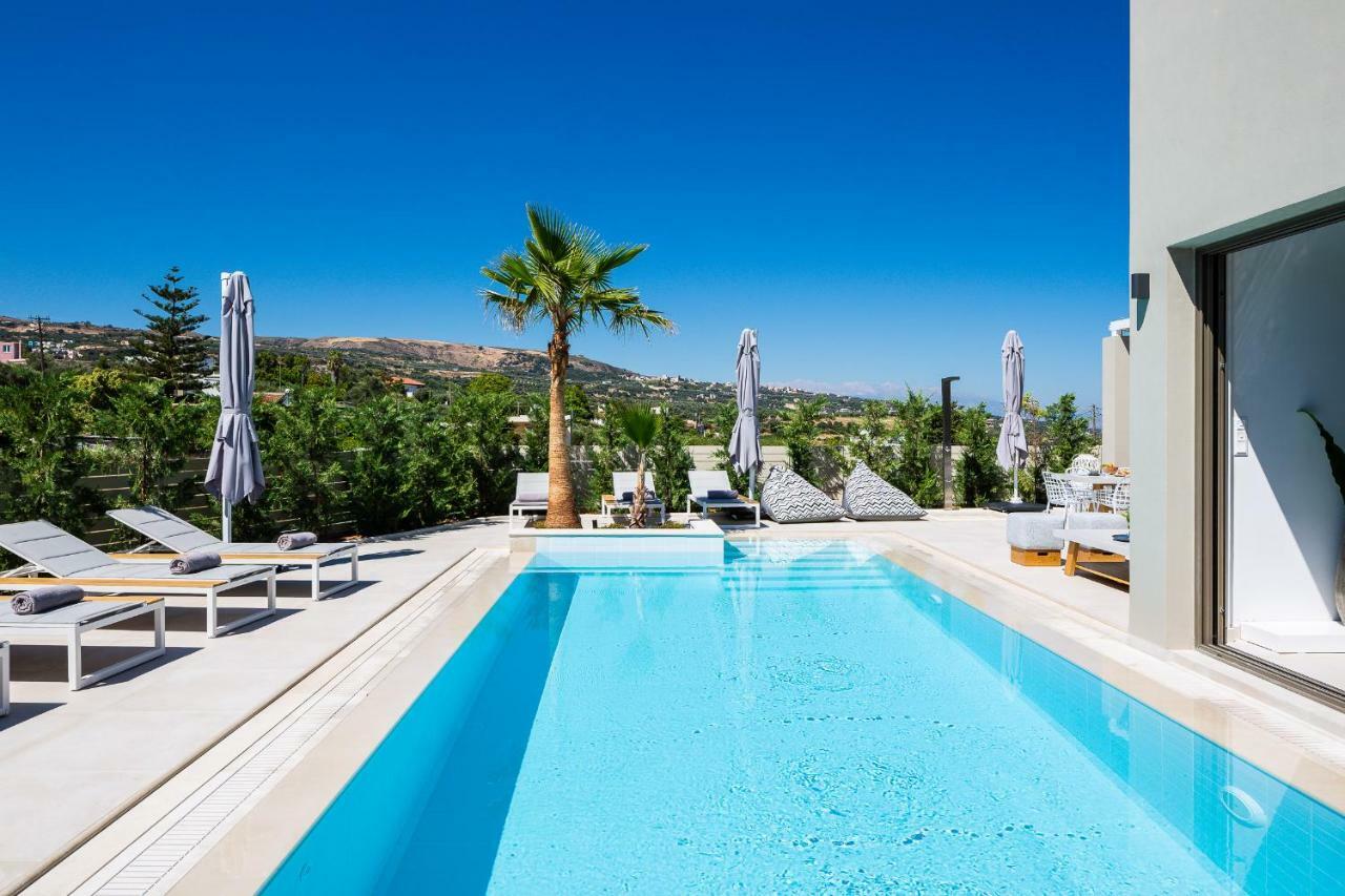 Vasilios Villa, With Pool, Gym & Close To Beach, By Thinkvilla Loutra  Ngoại thất bức ảnh